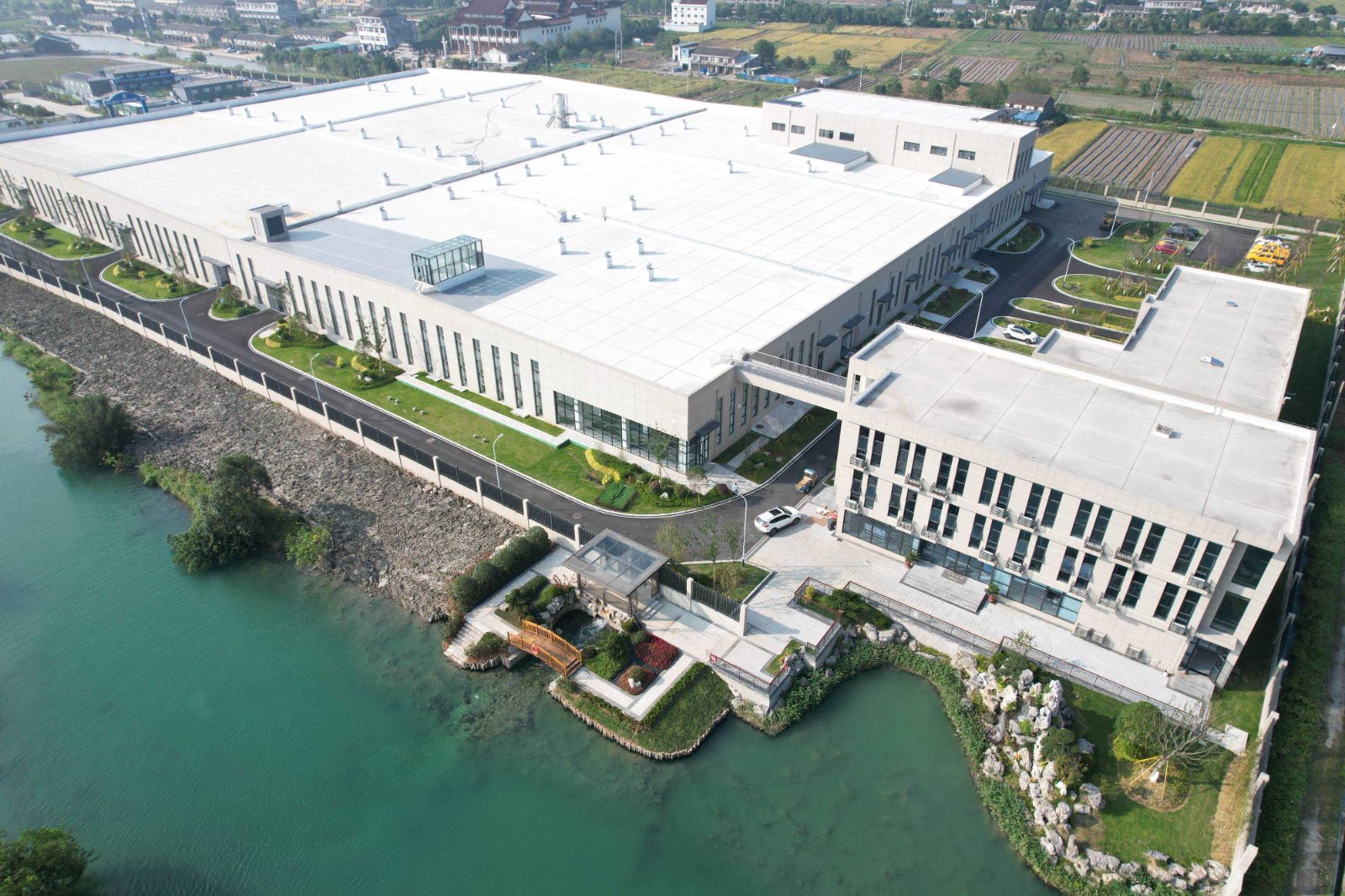 1760338047462073295.jpg 1760338047462073295.jpg