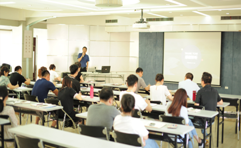建设监理和建衡造价共同组织召开上半年工作总结大会